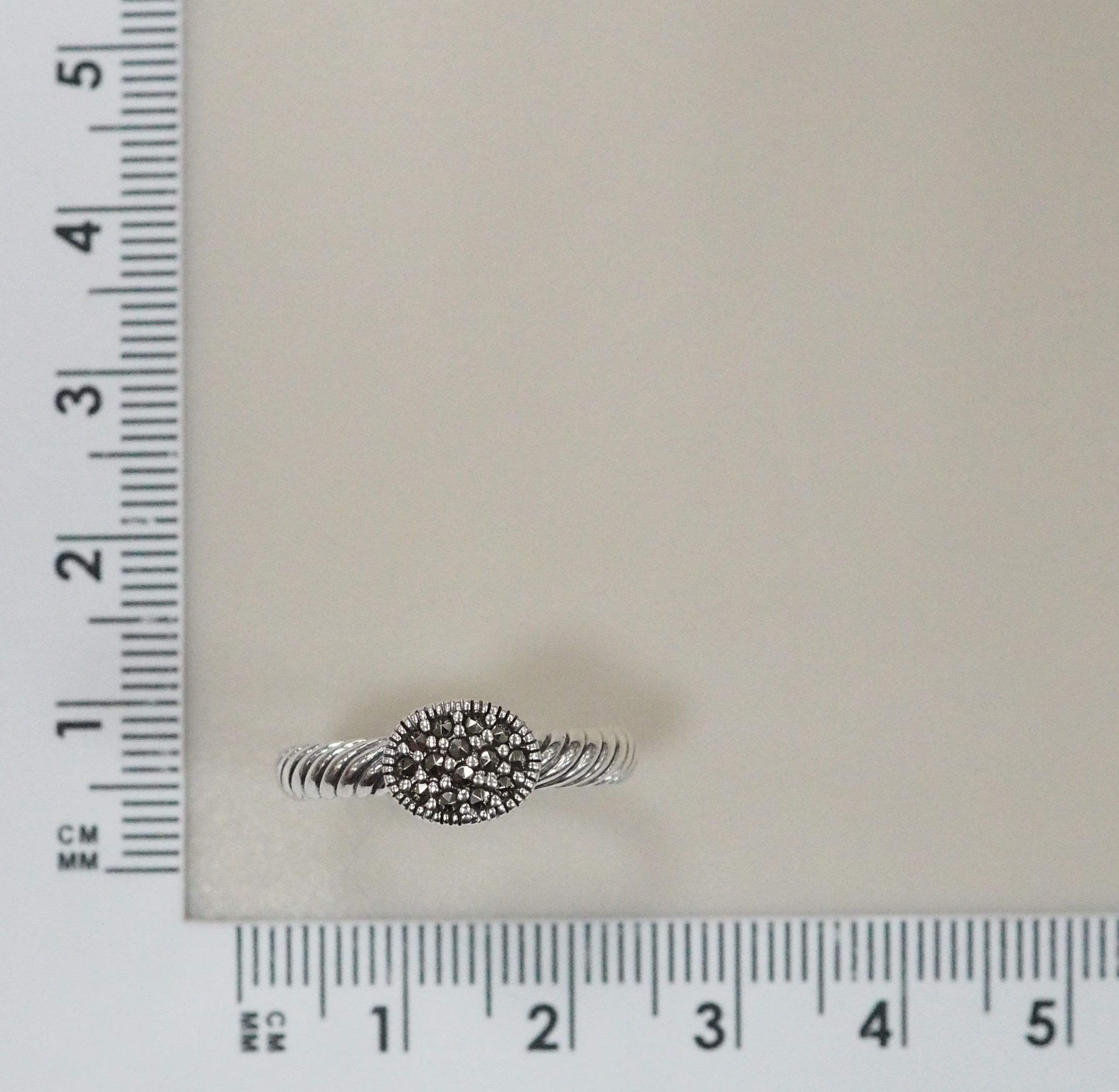 Серебряное кольцо с марказитами